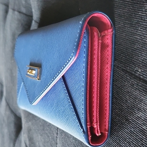 DKNY envelope style leather wallet - Picture 4 of 4
